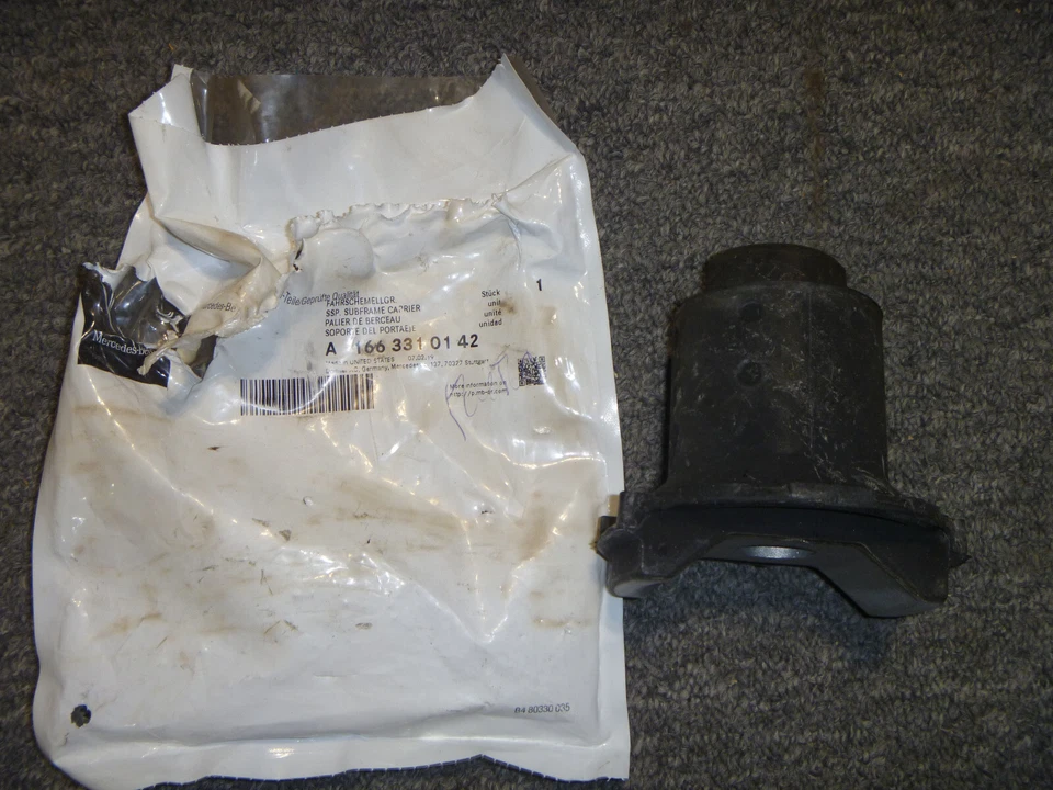 2006-2019 Mercedes-Benz ML350 GL550 GLE63 ML550 Rear Mount 166-331-01-42 OEM New - Image 1 of 1