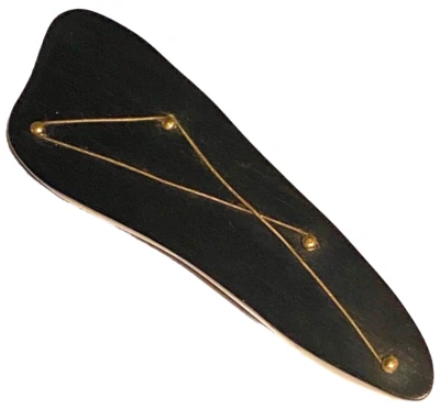 PIN BROCHE ESCULTURA ARTESANAL ESTUDIO ABSTRACTO ALAMBRE MADERA Y ORO POST MODERNO  Foto 1 de 4