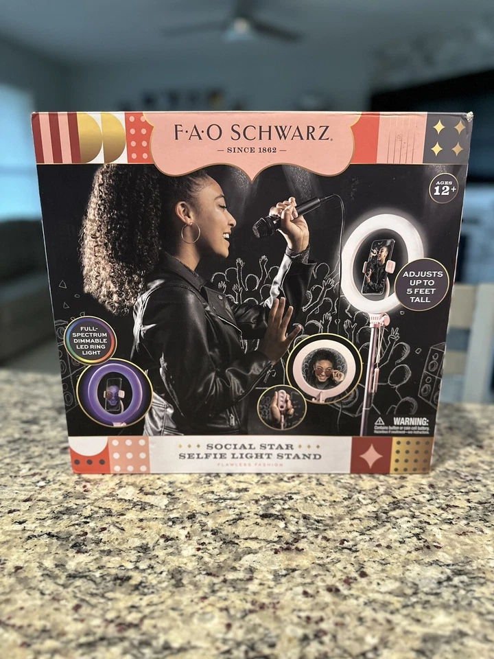 FAO Schwarz Social Star Selfie Light Stand New - Image 1 of 1