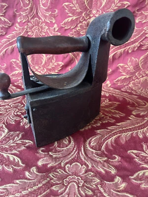 Rare fer à repasser Mondragon UC ancien 19ème siecle avec chambre à braise   - Photo 1/4
