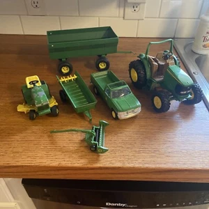 Vintage Lot Of 6 John Deere Diecast Miscellaneous Items - Picture 1 of 24