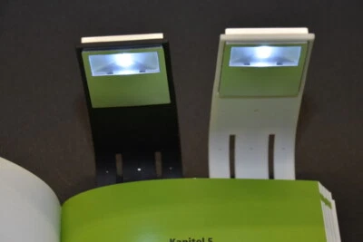 LED Leseleuchte Leselampe sehr flexibel in schwarz oder weiß inkl. Batterie - Bild 1 von 4