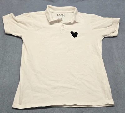 Polo Boohoo Hombre Blanco con Corazón Negro Talla M Mediano Foto 1 de 4