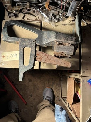 AMC Javelin AMX 1971-74 capó delantero pestillo soporte montaje Foto 1 de 4