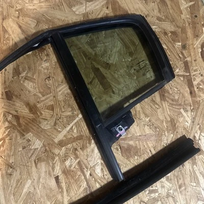 Vidrio de ventana de ventilación lateral izquierda para conductor Dodge Charger 2011-2023 OEM Foto 1 de 4