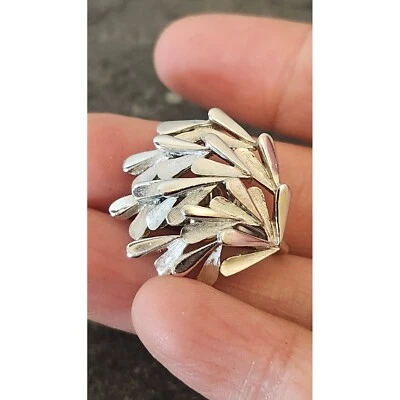 Elegantes Pendientes de Clip Corona Trifari Plata Pulida Texturizada Foto 1 de 4