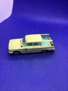 HUSKY STUDEBAKER WAGONAIRE Yellow Mint - Picture 1 of 5