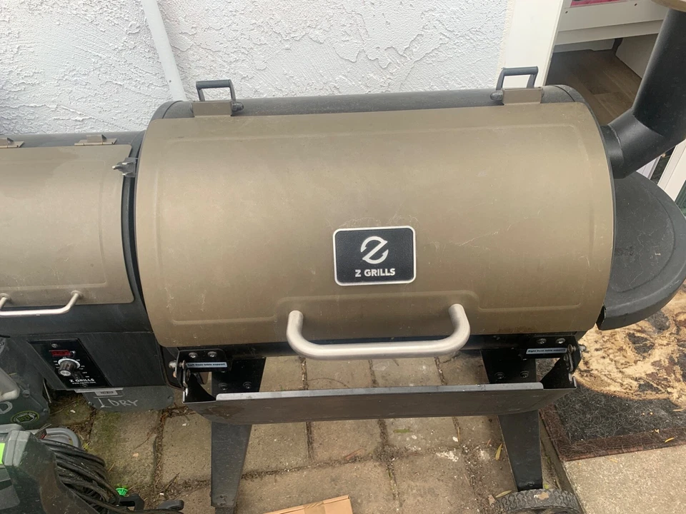 Parrilla y ahumador de pellets de madera Z Grills ZPG-550B2 - marrón y negro Foto 1 de 1