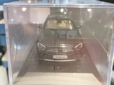 Iscale 1/43 Mercedes Classe E W214 Limousine Graphite Grey Box Dealer Edition - Immagine 1 di 4