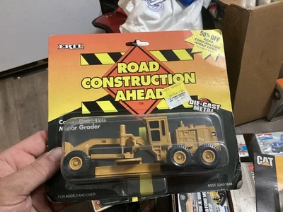 Ertl Caterpillar 12G Motor Grading Road Construction Ahead Diecast Vehicle 1848 - Image 1 of 2