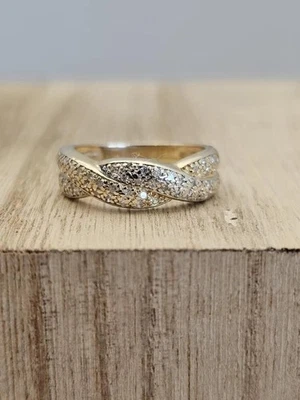 Alianza de boda redonda de diamantes simulados de 1 quilate enchapada en oro amarillo de 14 k Foto 1 de 4