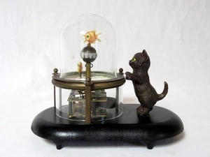 Reloj de novedad de latón único gato curioso con peces moviéndose por dentro - VIDEO - Imagen 1 de 10