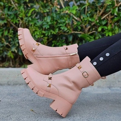 Bota de combate al tobillo con tachuelas piramidales nude para mujer (talla 7) Foto 1 de 4