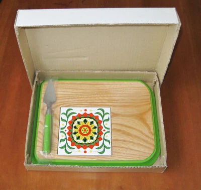 Tábua de queijo vintage Keyakiwood 2214A acabamento verde com caixa fatiador de aço inoxidável - Imagem 1 de 4