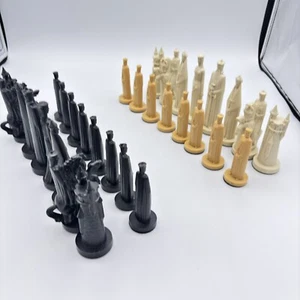 1962 Peter Ganine CONQUEROR Sculpted Medieval Chess Set 32 Piece NICE!!! - Picture 1 of 10