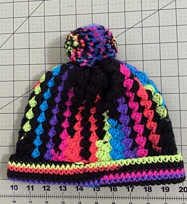Ручной работы взрослых Beanie шляпа ярко цветной неоновый крючком трикотажа с Pom Pom новый - Изображение 1 из 4