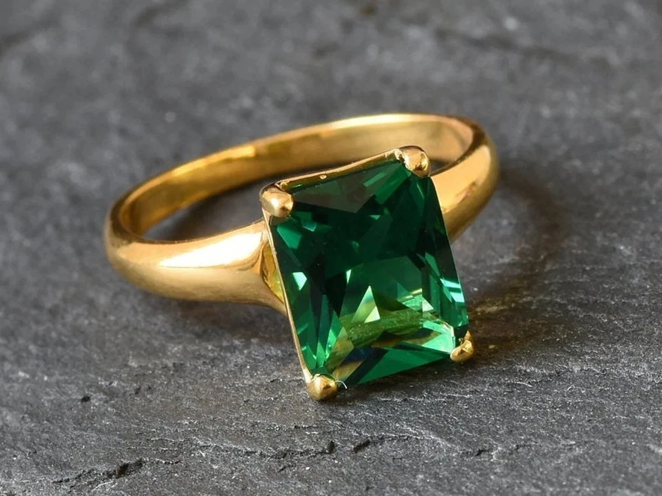 Anillo de compromiso de diamantes y esmeraldas naturales de oro amarillo de 14 quilates talla 6 3,00 Foto 1 de 4