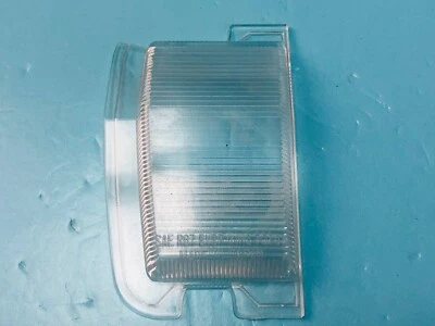 Lente de luz trasera derecha Datsun 510 Bluebird - 1968 26541-21600 borde roto Foto 1 de 4