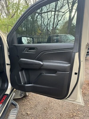 JUEGO DE 4 PANELES DE PUERTA OEM CHEVROLET COLORADO 2023-2024 Foto 1 de 4