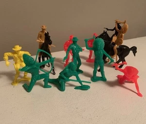 Vintage Cowboy and Indians & 3- Horses Plastic Figures Lot of 14 Free Shipping - Picture 1 of 12