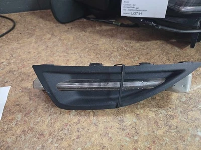Used Turn Signal / Parking Light Assembly fits: 2011 Ford Taurus Park Lamp-Turn - Image 1 of 4
