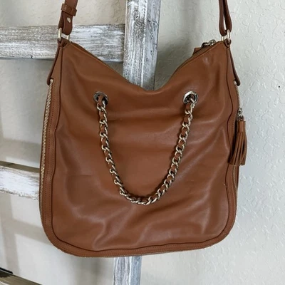 Borsa a tracolla GILI Soho in pelle con cerniera e dettaglio catena in cognac - Immagine 1 di 4