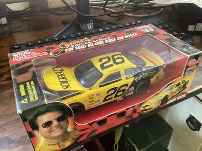 1998 Джонни Бенсон #26 Cheerios 1/24 гонки чемпионов Nascar литой автомобиль новый в коробке - Изображение 1 из 3