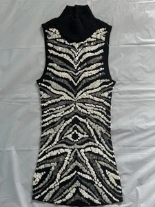 Vestido Caché Cuello Alto Sin Mangas Negro Con Lentejuelas Muy Delgado Talla X-Pequeño - Imagen 1 de 6