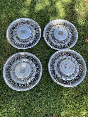 Tapacubos de radios de alambre Cadillac Deville/Sevilla/Fleetwood Foto 1 de 4