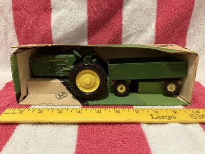 Trator John Deere com vagão Barge Wagon 1/32 - Ertl - #70 - Fabricado nos EUA - NOVO NA CAIXA - Imagem 1 de 4