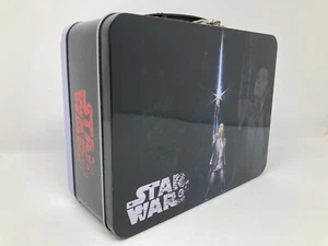 Lunch Box Tin Star Wars Last Jedi W/ Rey, Luke, Poe, Chuy, Finn, Rose & BB-8 New - Picture 1 of 4