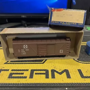 HO Roundhouse, #1031, 40' Box Car Kit, Santa Fe, A T & SF NOS - Bild 1 von 4