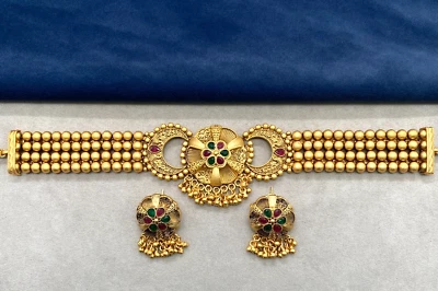 Conjunto de gargantilha e brincos cravejados de cobre puro Rajwadi Kundan - Imagem 1 de 4