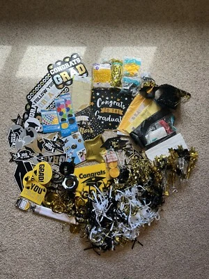 Lote de Suprimentos para Decorações de Festa de Formatura Preto e Dourado SEM ANO/LIGEIRAMENTE USADO - Imagem 1 de 4