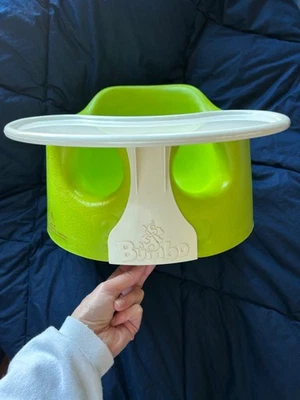 Asiento de apoyo infantil Bumbo TOTALMENTE NUEVO con bandeja y hebilla Foto 1 de 4