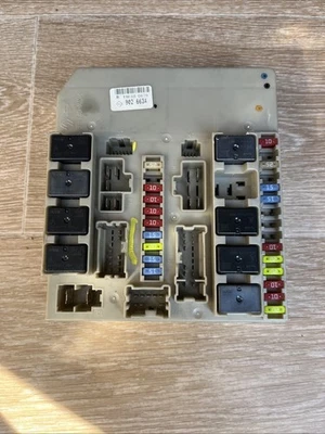 UPC 902663A Blue Black Orange Clio 3 Modes BSI BSM UCH FUSE BOX clio3 - Image 1 of 3