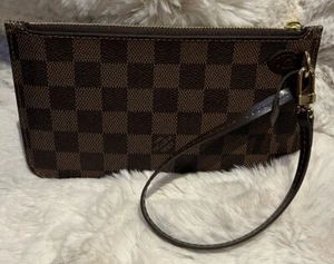 100% Authentic Louis Vuitton Neverful Damier Ebene Wristlet Pouch/ Clutch-Unused - Picture 1 of 11