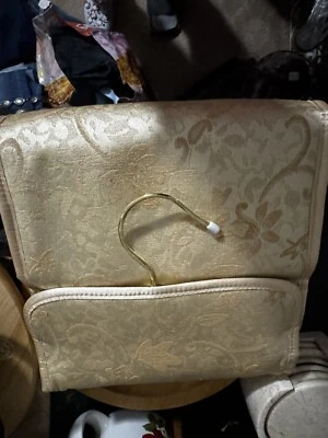 Estuche Plegable Colgante Accesorio de Viaje Dorado De Colección Nunca Usado Excelente Estado Foto 1 de 4