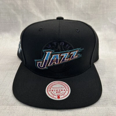 Chapéu Snapback Ajustável Mitchell & Ness Utah Jazz Core Basic HWC Preto/Roxo - Imagem 1 de 4