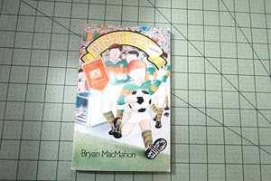 MASCOT PATSY-O BY BRYAN MacMAHON  POOLBEG BKS IRELAND SIGNED NOTED IRISH AUTHOR - Bild 1 von 4