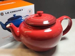 Le Creuset Large 44oz Stoneware Teapot with Stainless Infuser Cerise Red NIB - Picture 1 of 11