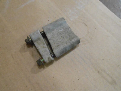 Arctic Cat 500 Auto ATV 2000 00 rear brake master cylinder mount block bolts - Imagem 1 de 2