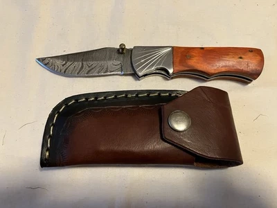 Navaja de bolsillo vintage con mango de madera hoja de Damasco con funda de cuero - Excelente Foto 1 de 4