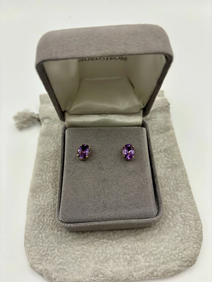 Aretes ovalados de amatista de oro amarillo de 10k Foto 1 de 2