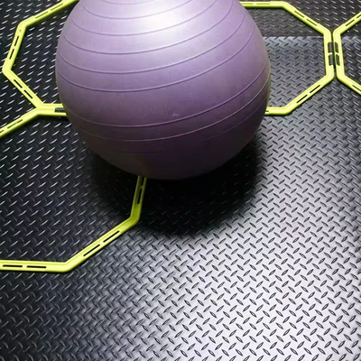 Alfombra de piso para gimnasio en casa placa de diamante rollo de goma garaje carro de golf plataforma de camión 4' x 3' Foto 1 de 4