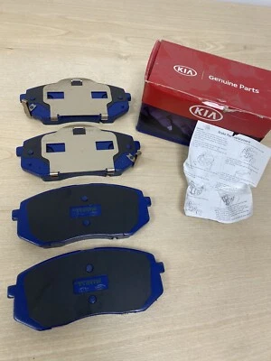 New Genuine KIA Carens Front Brake Pad Set 581011DE00 - Image 1 of 4
