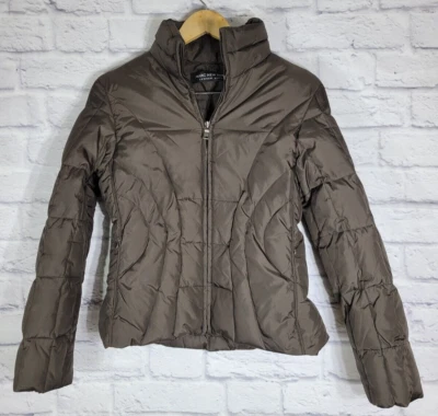 Jaqueta acolchoada Andrew Marc feminina marrom pato MÉDIA - Imagem 1 de 4