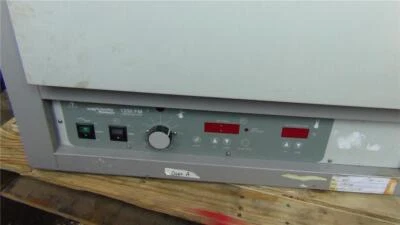 Horno de laboratorio VWR Sheldon modelo 1350FM - 1700 vatios / 14 amperios / parte 9070947 Foto 1 de 4