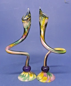 Par de candelabros altos estilo Murano arremolinados púrpura verde + colores 12" de alto - Imagen 1 de 10
