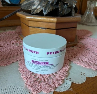 Crema hidratante sin crepé Peter Thomas Roth para rostro cuello, 50 ml (1,7 oz) Foto 1 de 3